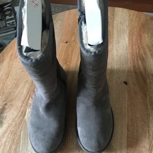 Women’s UGG summer boot